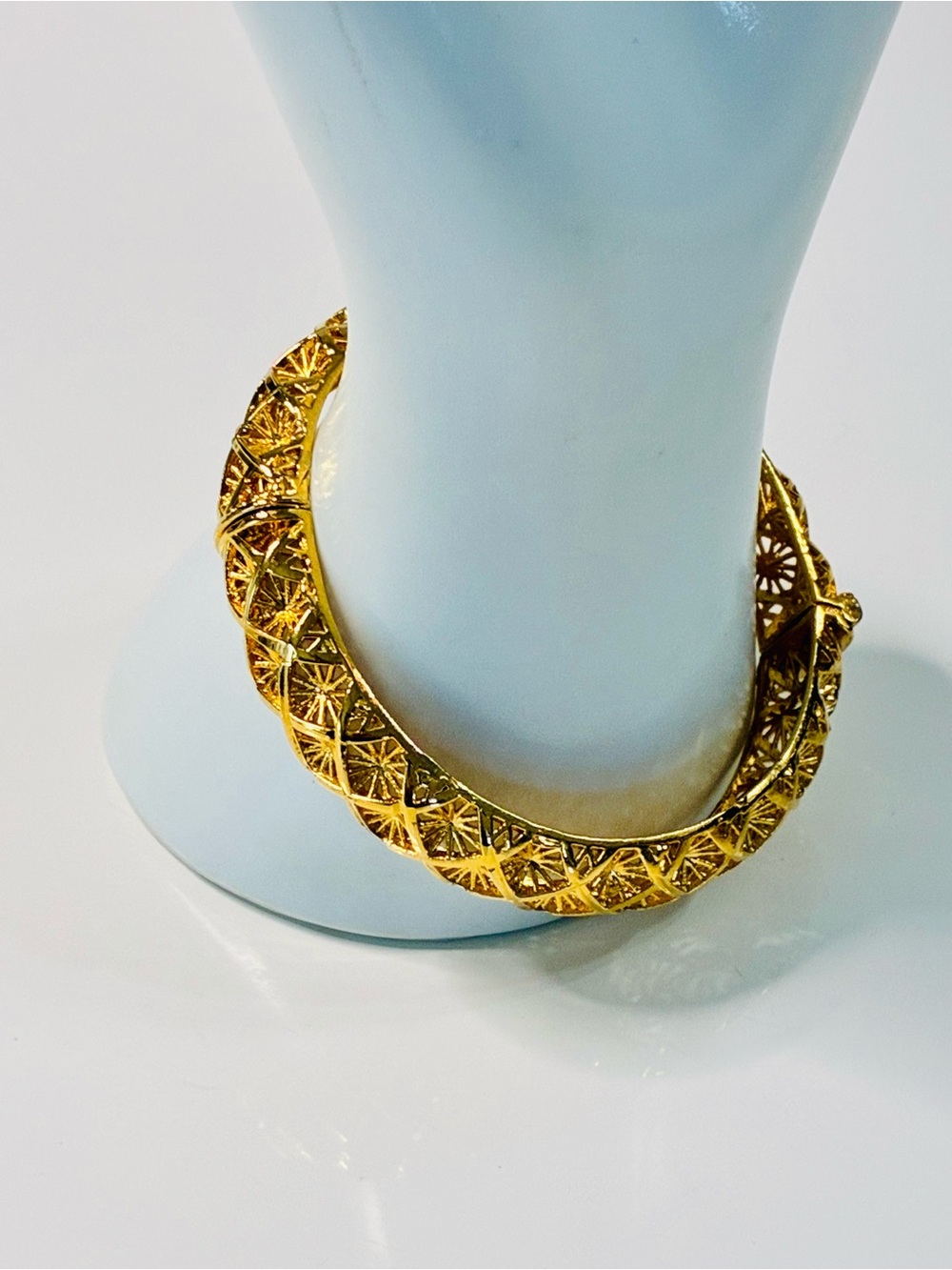 Stackable Gold Filigree Openwork Bangle Bracelet - Elegant Women's Jewelry - Picture 10 of 14